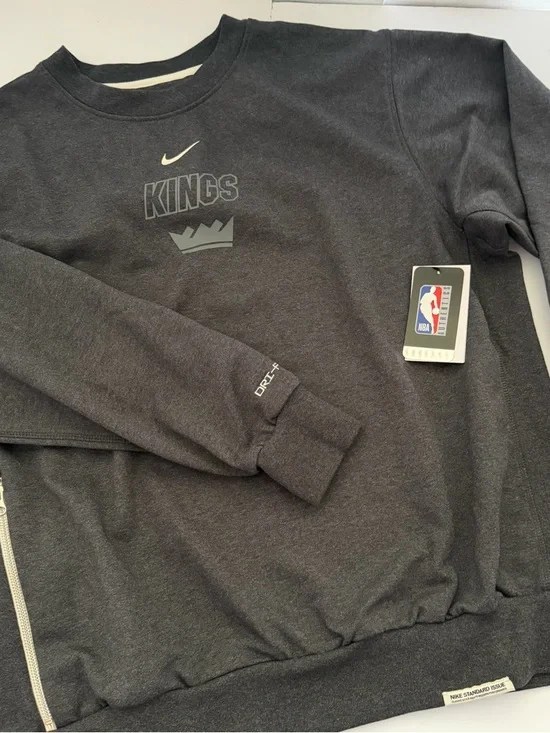 Nike Dri-FIT NBA Logo KINGS Crewneck Sweatshirt Charcoal Gray - Picture 7 of 11